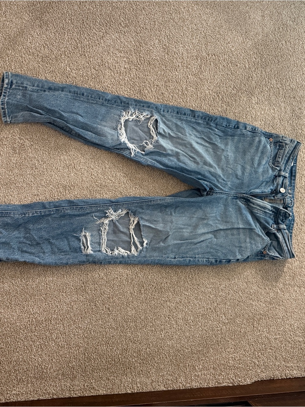American Eagle Outfitters Women's Straight Leg Distressed Blue Jeans